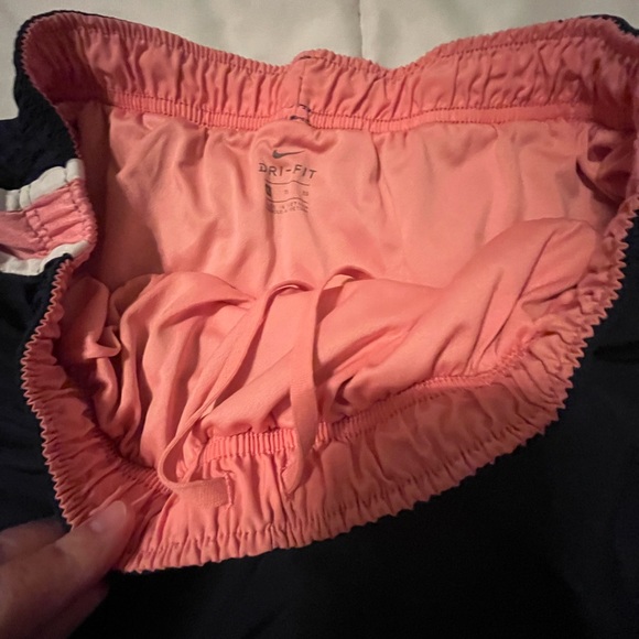 Nike Women's Navy and Pink Running Shorts Size XL - Picture 4 of 6